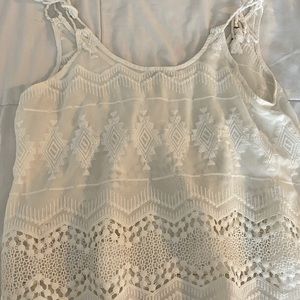 White cropped detailed tanktop